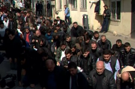 В мечети Мешеди Дадаш совершен первый пятничный намаз после смерти гаджи Шахина