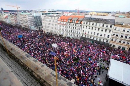 В Праге прошел многотысячный митинг против роста цен