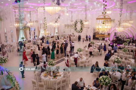 В Баку в доме торжеств молодой человек скончался, отравившись алкоголем