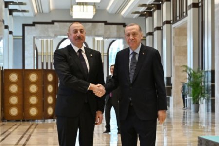 Ильхам Алиев принимает участие в чрезвычайном саммите Организации тюркских государств 