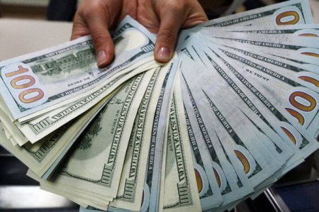 В США вкладчики сняли с депозитов почти 100 млрд долларов из-за опасения кризиса