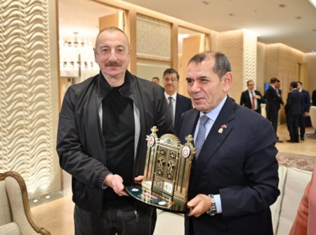 Памятные подарки от президента «Галатасарая» Ильхаму Алиеву ФОТО