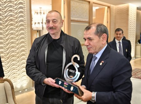 Памятные подарки от президента «Галатасарая» Ильхаму Алиеву ФОТО