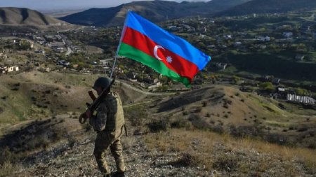ВС Азербайджана взяли под контроль новые высоты и дороги на границе с Арменией