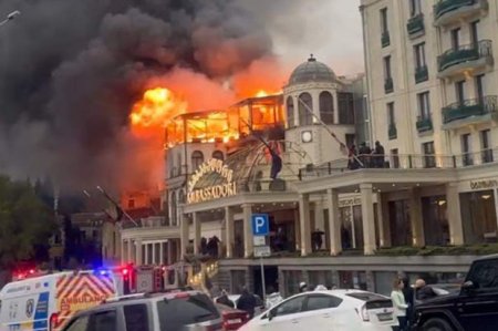 В центре Тбилиси загорелся отель