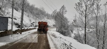 В Шуше дороги расчищают от снега