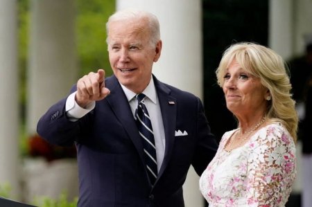 Первая леди США хочет посетить коронацию Карла III вместо Байдена