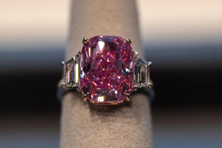 Выставлен на продажу редчайший розовый бриллиант