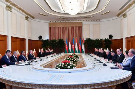 Состоялась встреча президентов Азербайджана и Таджикистана в расширенном составе