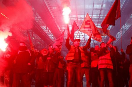 Во Франции число участников акций достигло 570 000 человек: ранено более 150 полицейских