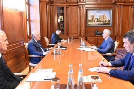 Али Асадов встретился с вице-премьером Казахстана