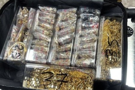 У прилетевшего из Стамбула в Баку пассажира нашли 17 кг золота