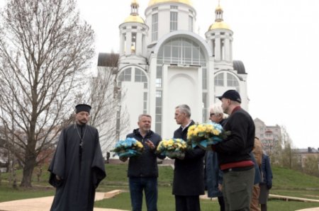 Столтенберг посетил Бучу 