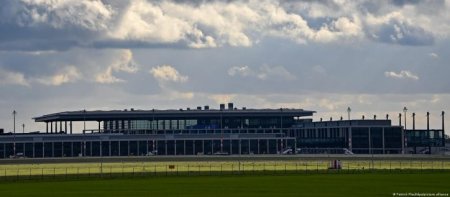 Самолет РФ неожиданно совершил посадку в Берлине: СМИ выяснили детали