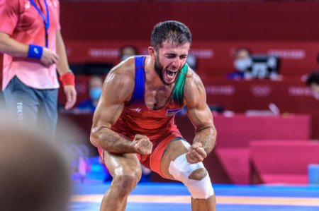 ЧЕ: двое наших борцов вышли в финал, Рафиг Гусейнов проиграл своему главному сопернику 