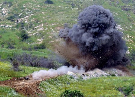 Трое азербайджанских военнослужащих подорвались на мине в Шушинском районе 