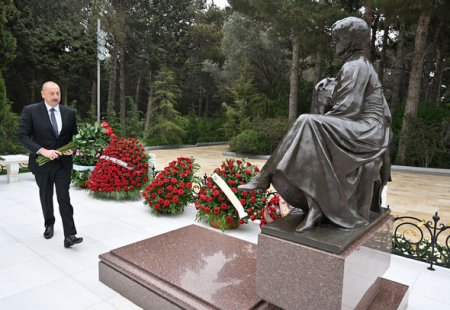 Президент Ильхам Алиев посетил могилу академика Зарифы Алиевой