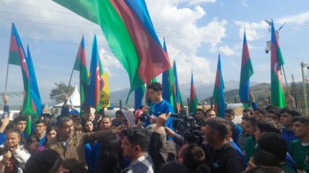 Азербайджанские экоактивисты временно приостановили акцию протеста на дороге Ханкенди – Лачин