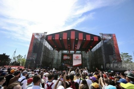  "Формула-1": Пилоты Ferrari провели встречу с фанатами