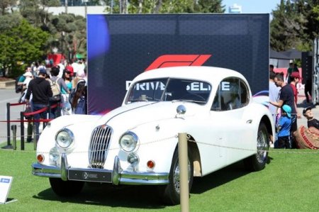 Автомобильная федерация Азербайджана проводит выставку классических автомобилей в фан-зоне "Формулы-1" - ФОТО Автомобильная федерация Азербайджана проводит выставку классических автомобилей в фан-зоне "Формулы-1" - ФОТО
