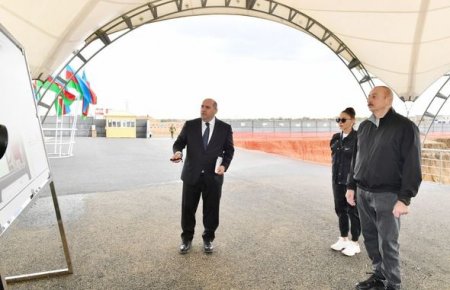 Ильхам Алиев и Мехрибан Алиева приняли участие в церемонии закладки фундамента Агдамского центра мугама - ФОТО
