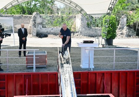 Ильхам Алиев совершил поездку в Зангиланский район