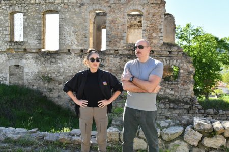 Ильхам Алиев и Мехрибан Алиева приняли участие в церемонии закладки фундамента Административного центра в селе Туг - ФОТО