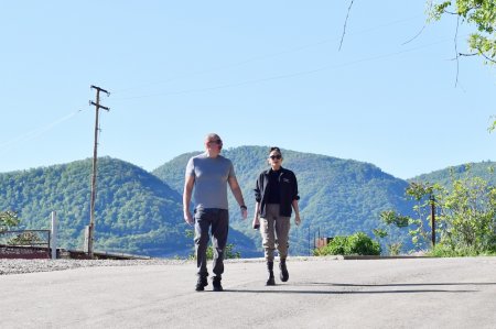 Ильхам Алиев и Мехрибан Алиева приняли участие в церемонии закладки фундамента Административного центра в селе Туг - ФОТО