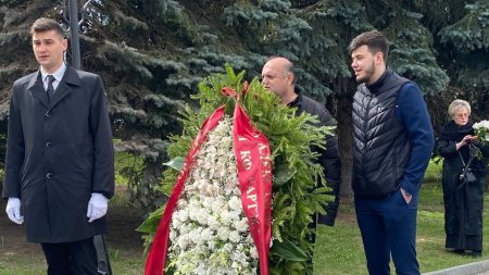 В Москве прощаются с Юдашкиным - ФОТО