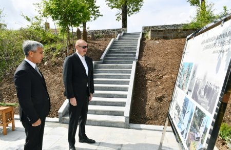 Президент Азербайджана посетил могилу Мир Мохсуна Навваба Гарабаги в Шуше