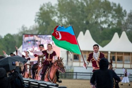 Карабахские скакуны приняли участие в королевском конном шоу в Великобритании - ФОТО Карабахские скакуны приняли участие в королевском конном шоу в Великобритании - ФОТО
