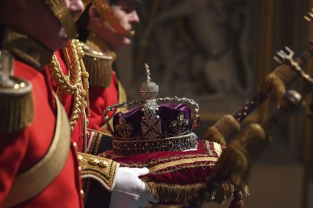 Индия затребует бриллиант из британской короны и другие артефакты