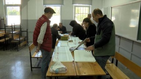 В Турции продолжается голосование на президентских и парламентских выборах 