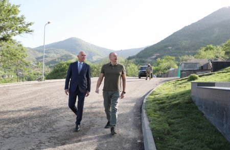Президент Ильхам Алиев открыл вывески на пересечении улиц Гейдара Алиева, Победы и 28 Мая в городе Лачин Президент Ильхам Алиев открыл вывески на пересечении улиц Гейдара Алиева, Победы и 28 Мая в городе Лачин