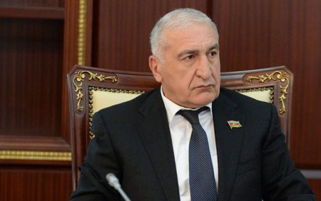 Сына депутата шантажировали фотографиями отца