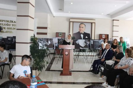 1 iyun Uşaqların Beynəlxalq Müdafiəsi günündə Ulu öndər Heydər Əliyevə həsr olunmuş 'O kim idi?' adlı tədbir keçirildi 1 iyun Uşaqların Beynəlxalq Müdafiəsi günündə Ulu öndər Heydər Əliyevə həsr olunmuş 'O kim idi?' adlı tədbir keçirildi