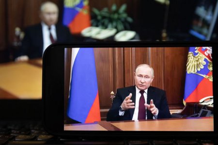 На ТВ показали "обращение Путина" о военном положении в ряде областей России 