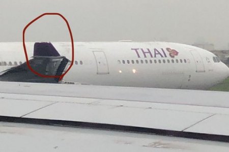 Два самолета столкнулись в аэропорту Токио