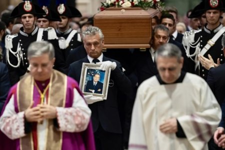 В Милане прошла церемония прощания с Берлускони