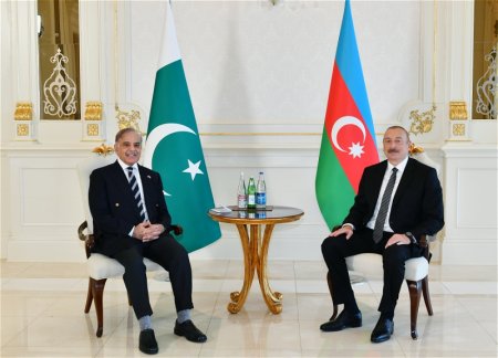Состоялась встреча Президента Ильхама Алиева и премьер-министра Пакистана Мухаммада Шахбаза Шарифа один на один