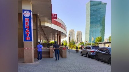 В Астане вооруженный мужчина захватил заложников