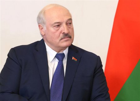 Александр Лукашенко распорядился привести армию в полную боевую готовность