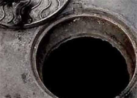 В Мингячевире в канализационном колодце обнаружено тело