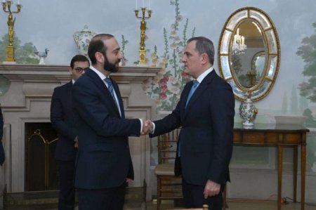 Переговоры глав МИД Азербайджана и Армении в США сегодня продолжатся в двустороннем формате