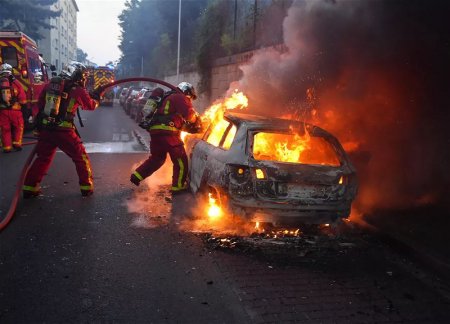 Во Франции во время беспорядков ранены 20 полицейских