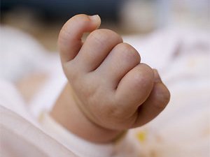 В Баку на мусорке найден двухнедельный младенец