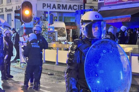 Около 80 полицейских пострадали в ходе четвертой ночи беспорядков во Франции