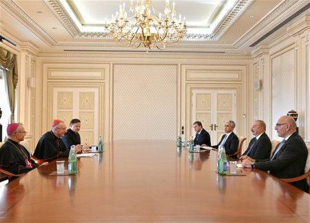 Ильхам Алиев принял госсекретаря Святого Престола