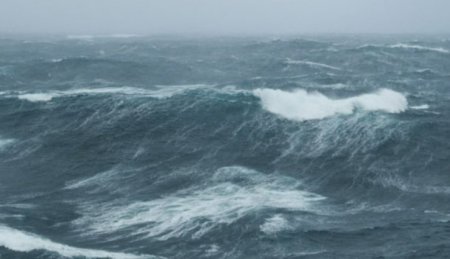 Высота волн на Каспии достигла 2 м