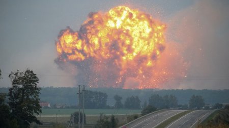В Крыму на военном полигоне горит склад боеприпасов, жителей эвакуируют